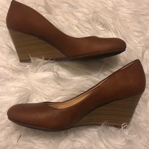 Jessica Simpson brown low wedges
